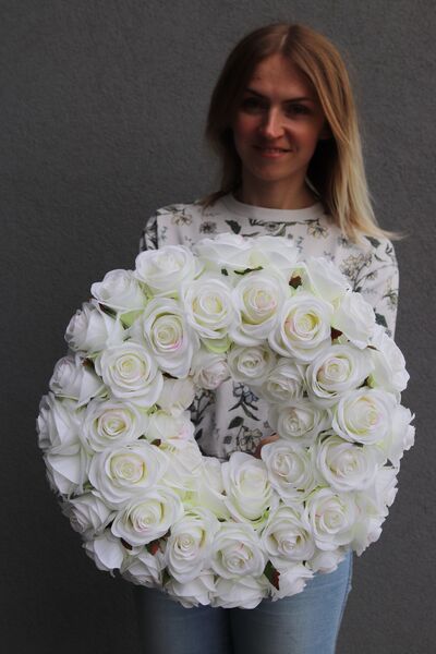 Bella White A, elegancki wianek na drzwi, śr.40cm