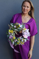 Vera Renie, kwiatowy wianek dekoracyjny