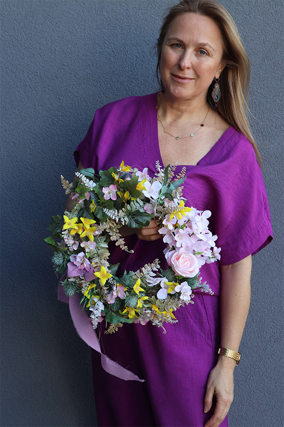 Vera Renie, kwiatowy wianek dekoracyjny