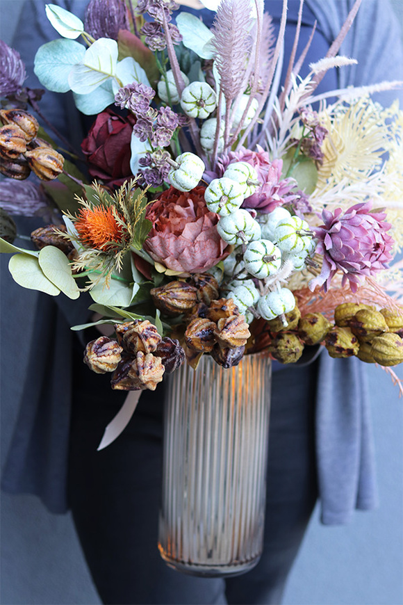 Fall Extra 2, jesienna kompozycja kwiatowa w wazonie