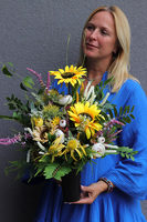 Słoneczniki, bukiet nagrobny we wkładzie, dł.52cm