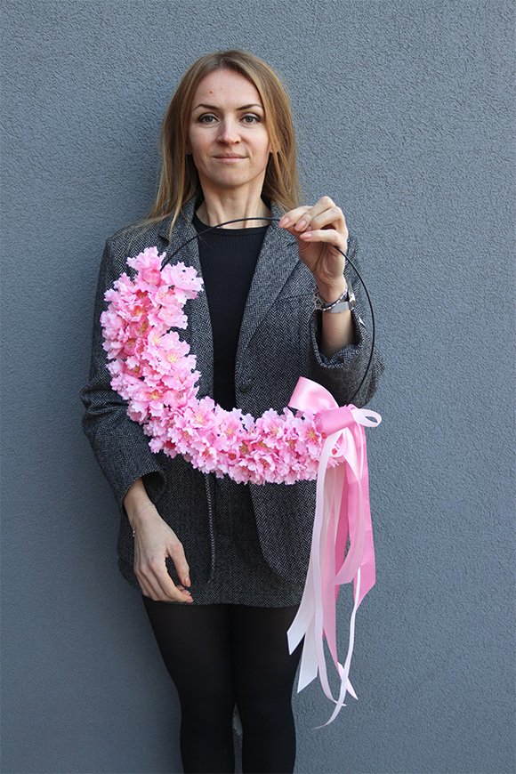 Jabłoń Subtelle, różowy wianek na drzwi na obręczy