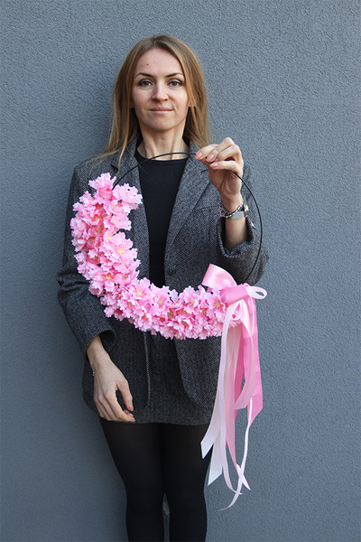 Jabłoń Subtelle, różowy wianek na drzwi na obręczy