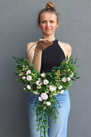 Delicate Pink Subtelle, kwiatowy wianek na drzwi na obręczy