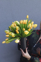 Tulippo Yellow, bukiet nagrobny we wkładzie