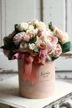 Lekana Velvet, flowerbox z różami, wys.32cm