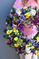 Monikate, wianek dekoracyjny z bratkami