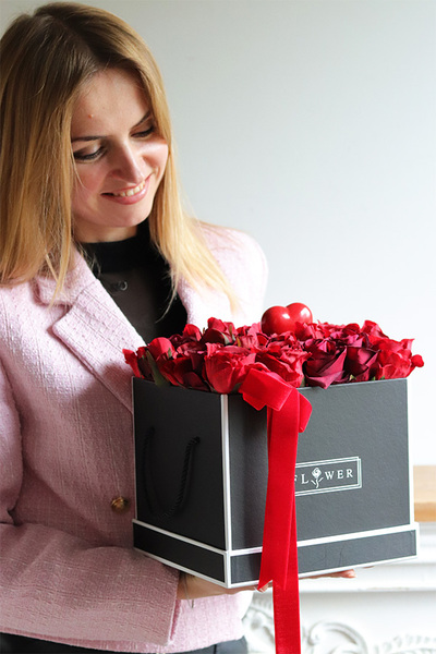 Czerwień Miłości, różany flowerbox na walentynki	