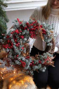 Modrzew&Jarzębina, zimowy wianek na drzwi, rozp.50cm