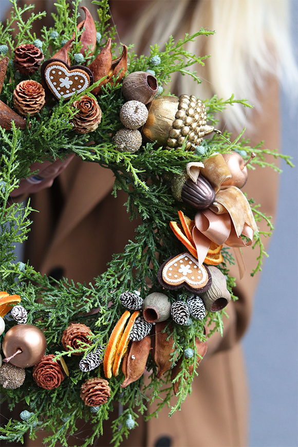 Miedziany świąteczny wianek na drzwi