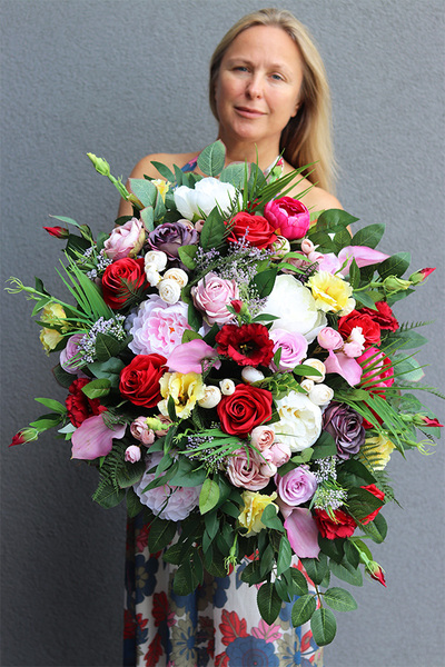 Colorana, kompozycja nagrobna w plastikowym naczyniu