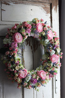 duży wianek kwiatowy z pszczołą, Rossalinda, śr.65cm 