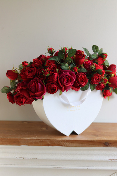 Miłość, flowerbox w kształcie serc