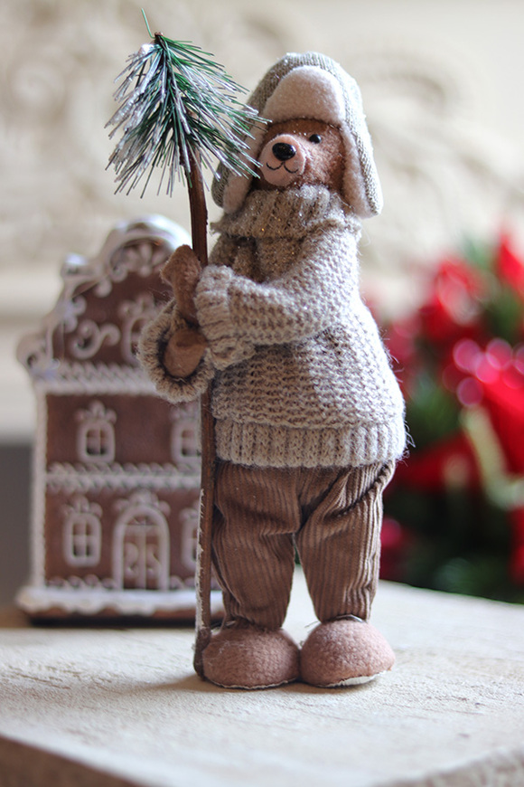 Zimowy Uszatek, laleczka zimowa stojąca miś	