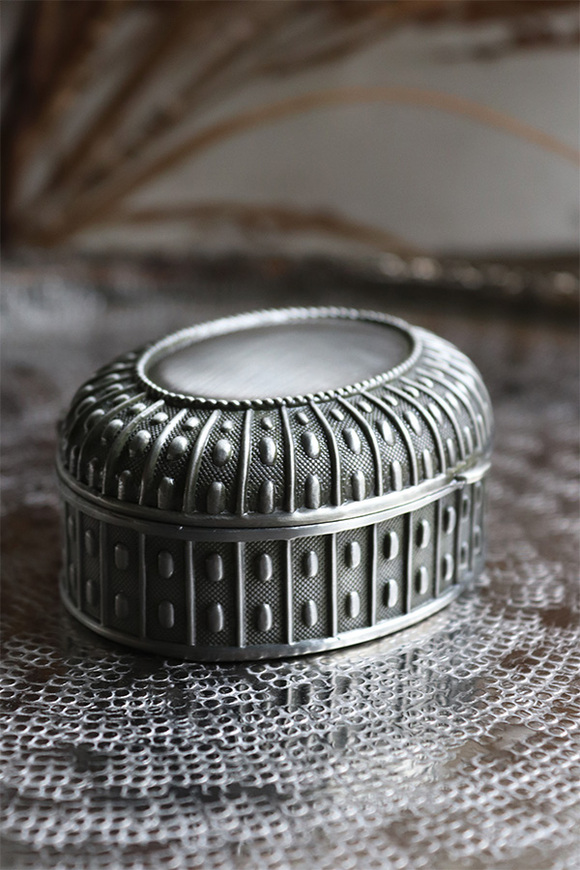 Ballada, owalne puzderko / szkatułka na biżuterię, wym.4x9.5x7.3cm 