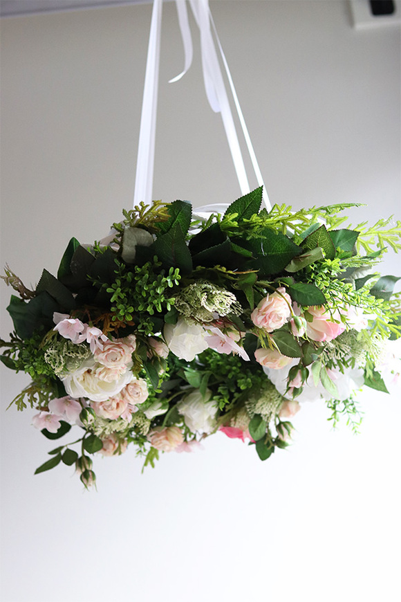 Róż&Biel, wianek na drzwi sufitowy