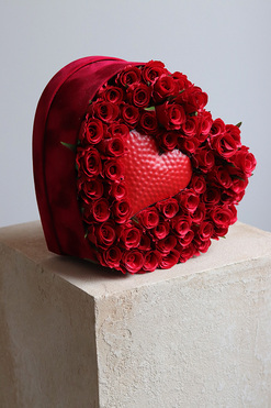 OD RĘKI Valentyna, flowerbox na walentynki z sercem, wym.17x24x24cm