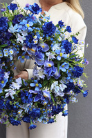 Mokovy Blue, niebieski wianek na drzwi z chabrami