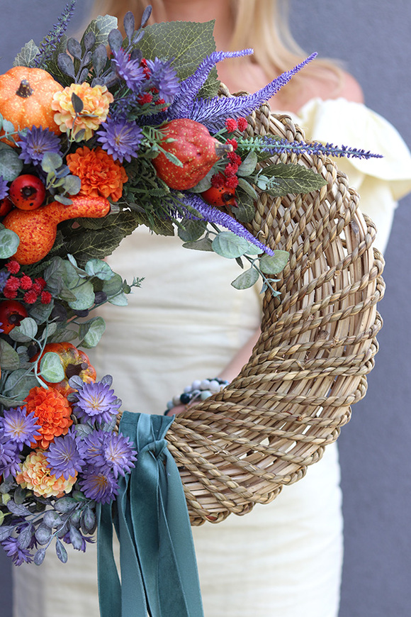 Jesienna Kraina, asymetryczny jesienny wianek na drzwi, śr.46cm