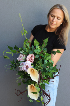 Pastelle Roses, bukiet nagrobny we wkładzie, dł.60cm