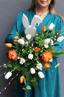 Drewniany Zajączek, kompozycja nagrobna z zającem