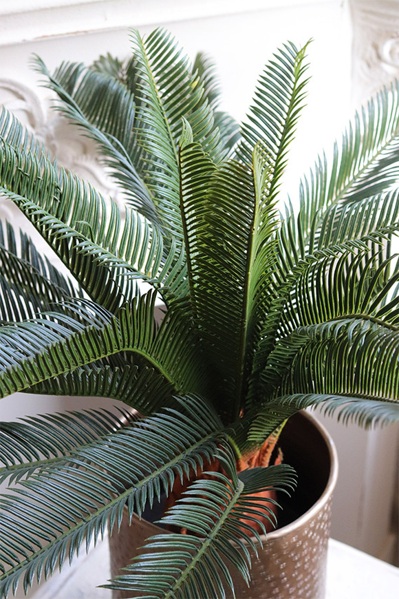 Cykas Gold Line Ornament, sztuczna roślina w złotej donicy