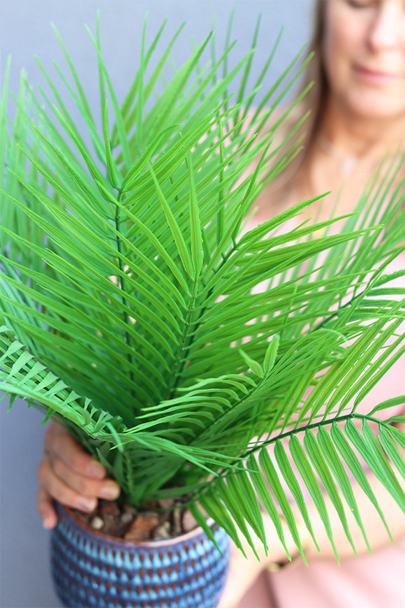Green Borneo, sztuczna palma w ceramicznej donicy