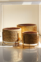 Golden Knot, metalowa doniczka osłonka na nóżkach