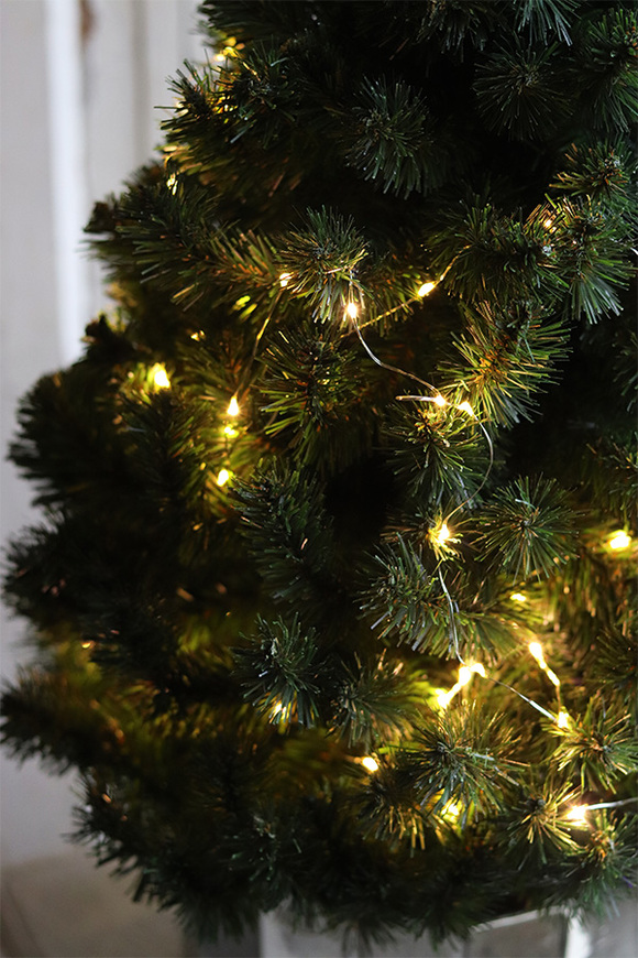 Konika Gera, choinka sztuczna w srebrnej donicy