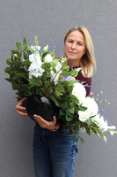 Jawerra, obfita kompozycja nagrobna biało fioletowa w misie, dł.92cm