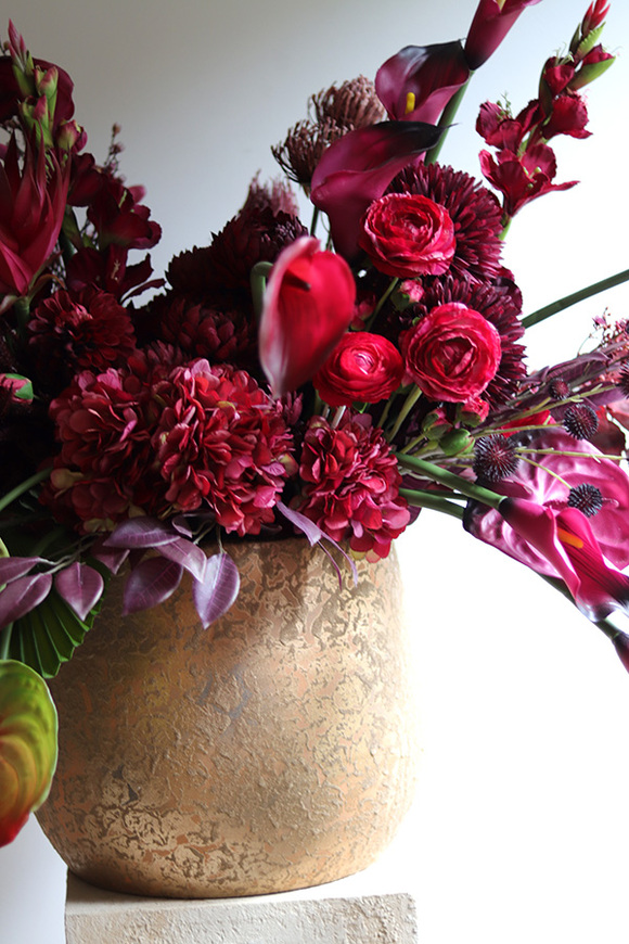 Ritual Big B, nowoczesna kompozycja kwiatowa, wym.90x120x65cm