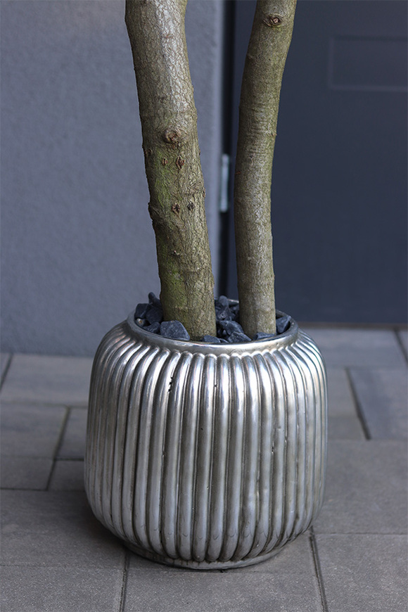 Drzewko Oliwne Hilltonka 2, sztuczna roślina w srebrnej donicy