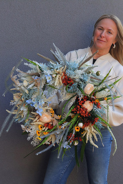 OD RĘKI Saullen, kwiatowy wianek na drzwi, śr.70cm