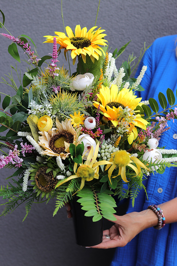 Słoneczniki, bukiet nagrobny we wkładzie, dł.52cm