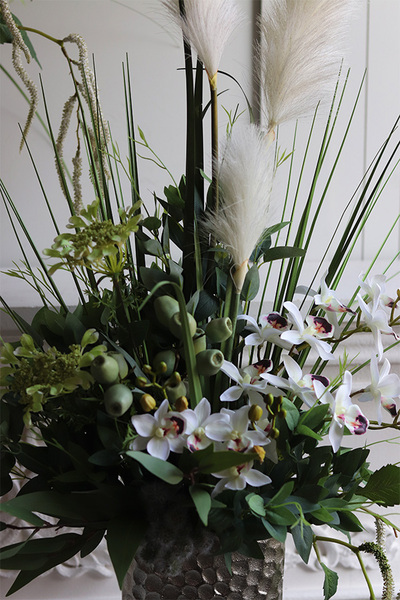 Villano Belladia, kompozycja w wysokim wazonie