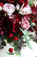 Red Georgia,czerwona kompozycja w pucharze, wys.74cm 