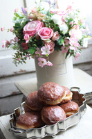 Rossalinda, welurowy flowerbox z różowymi kwiatami, wym.43x44cm 