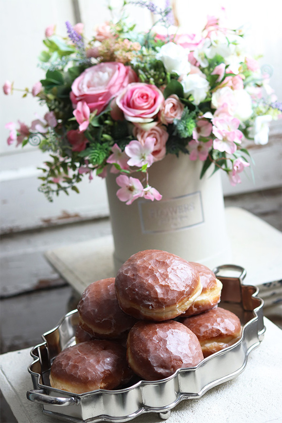 Rossalinda, welurowy flowerbox z różowymi kwiatami, wym.43x44cm 