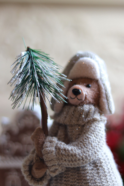 Zimowy Uszatek, laleczka zimowa stojąca miś	