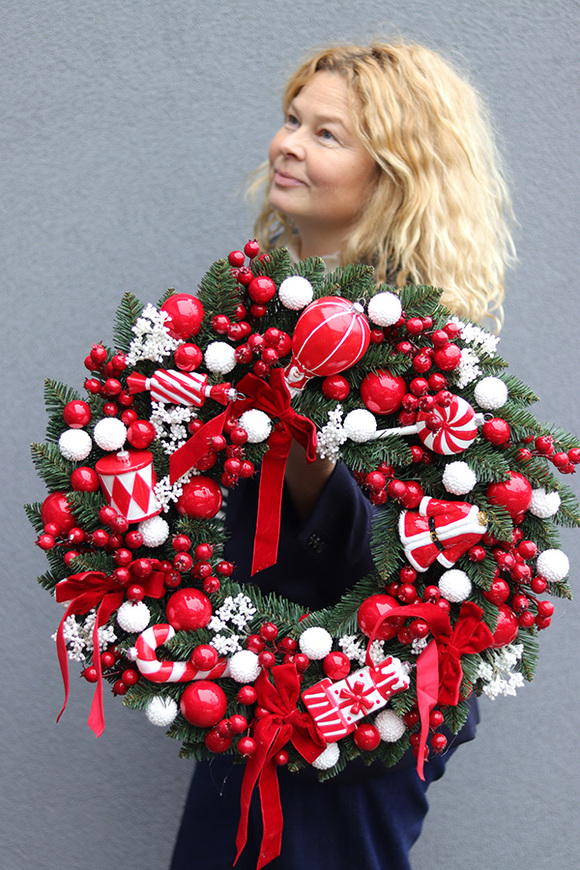 Lollypop America, czerwony świąteczny wianek z lizakami