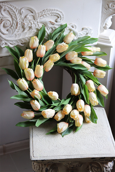 Tulipany Creamo, wiosenny wianek z tulipanów