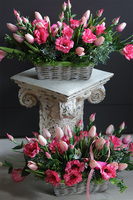 Benussi Pink Basket, kosz z różowymi kwiatami