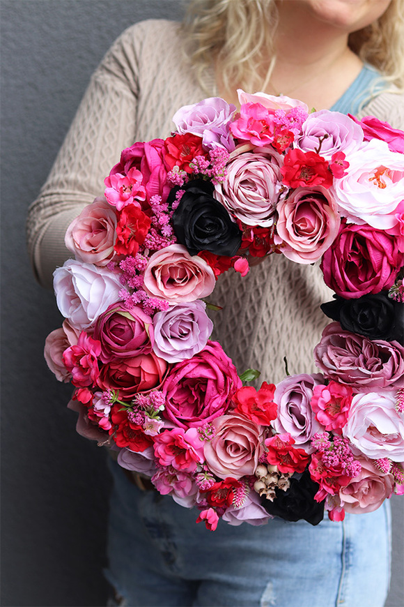 Natalie Pranella, wianek na drzwi z kokardą