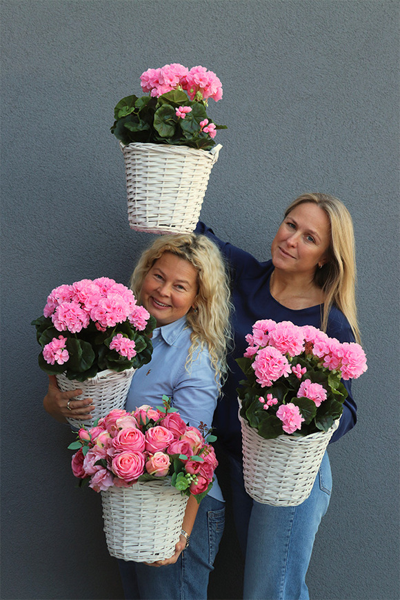 Pink Basket, sztuczne pelargonie w koszu