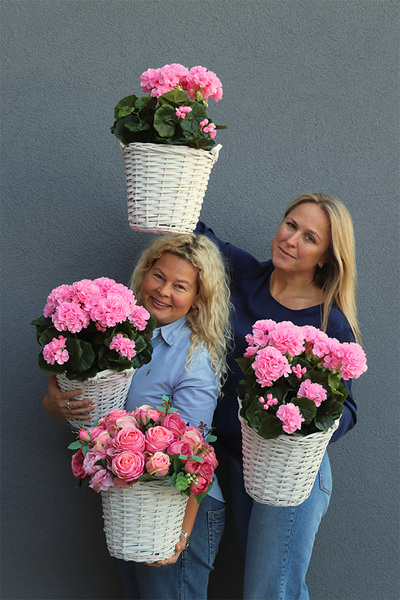 Pink Basket, sztuczne pelargonie w koszu