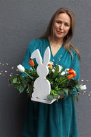 Drewniany Zajączek, kompozycja nagrobna z zającem