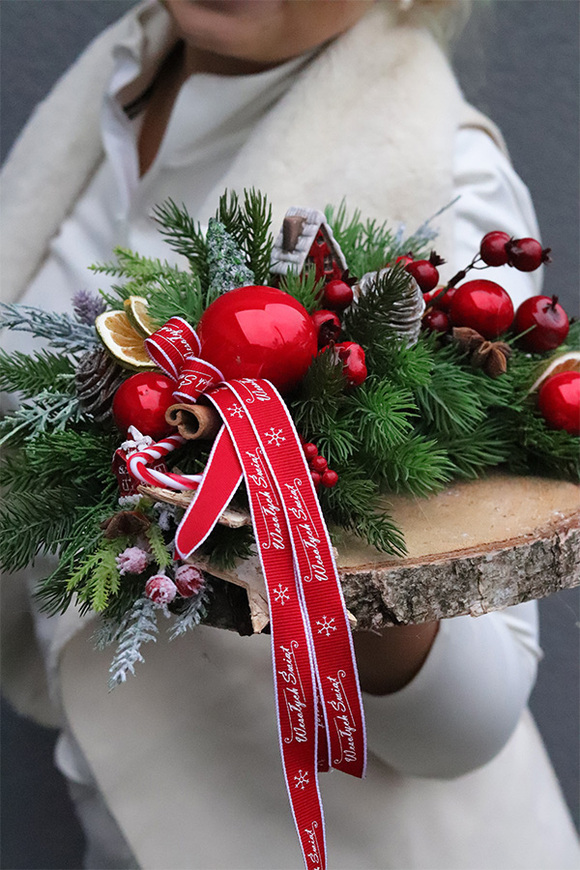 Red Vera, świąteczny stroik na plastrze drewna