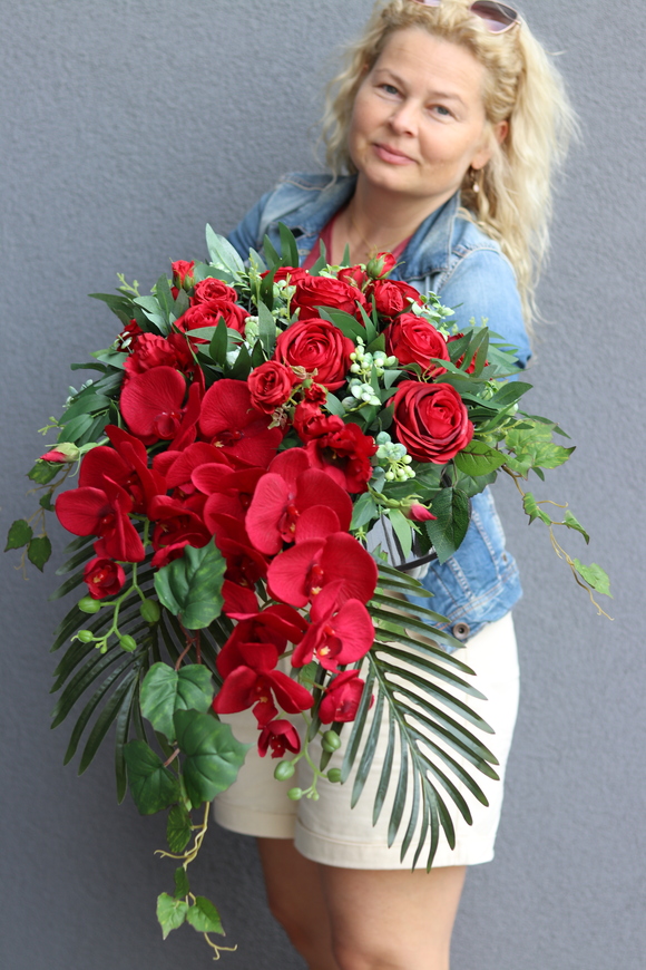 Sen o Czerwieni, kompozycja nagrobna w naczyniu