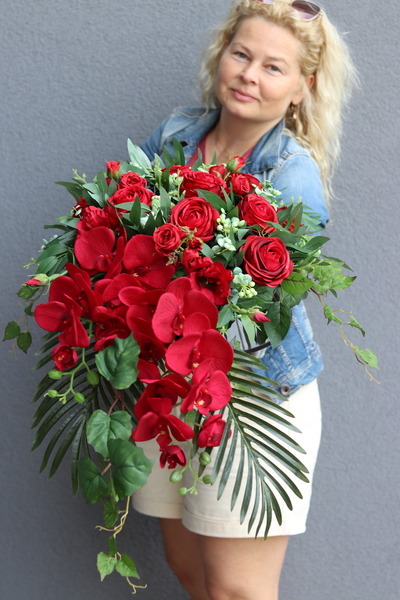 Sen o Czerwieni, kompozycja nagrobna w naczyniu