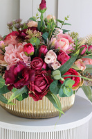 Leonere, kompozycja kwiatowa w złotej misie